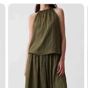 NWT Gap crinkle texture halter top